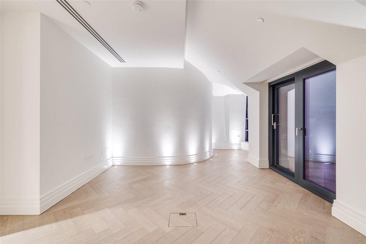 3 bedroom flat, Kensington Gardens Square, Bayswater W2 - Available