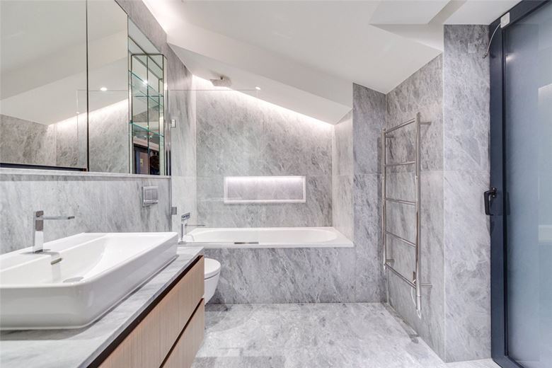 3 bedroom flat, Kensington Gardens Square, Bayswater W2 - Available