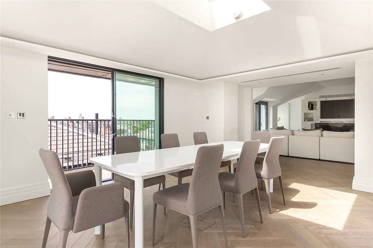 3 bedroom flat, Kensington Gardens Square, Bayswater W2 - Available
