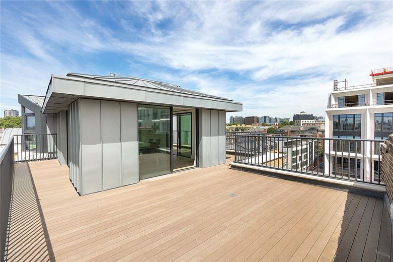 3 bedroom flat, Kensington Gardens Square, Bayswater W2 - Available