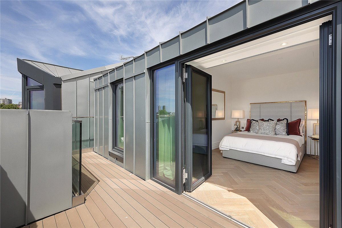 3 bedroom flat, Kensington Gardens Square, Bayswater W2 - Available