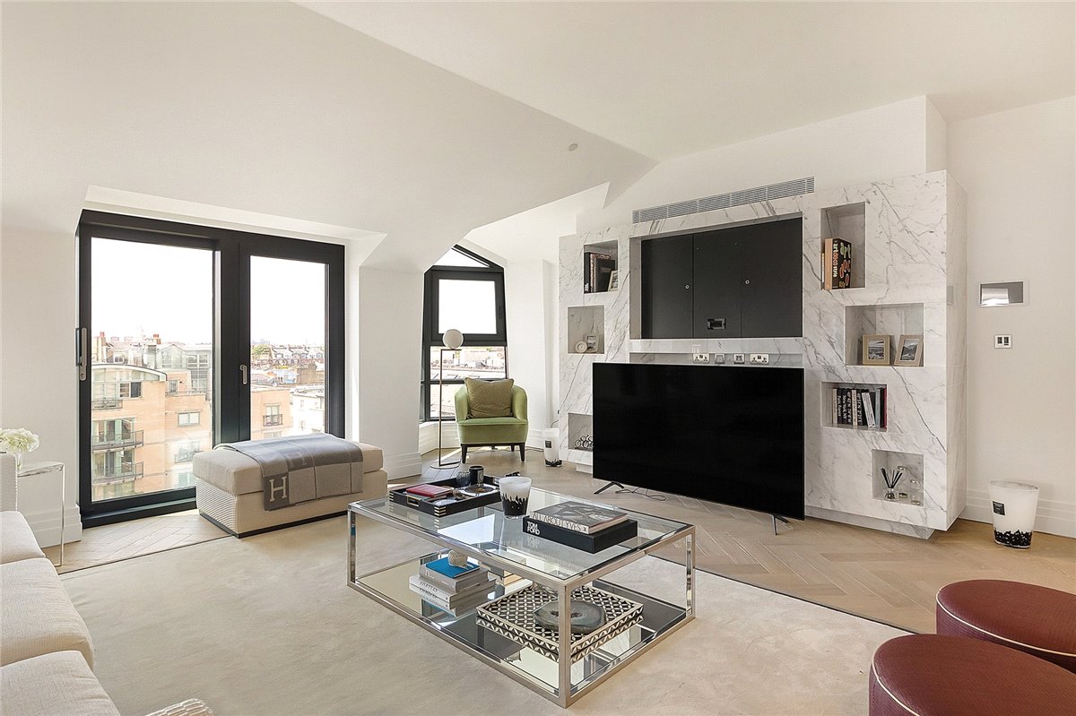 3 bedroom flat, Kensington Gardens Square, Bayswater W2 - Available