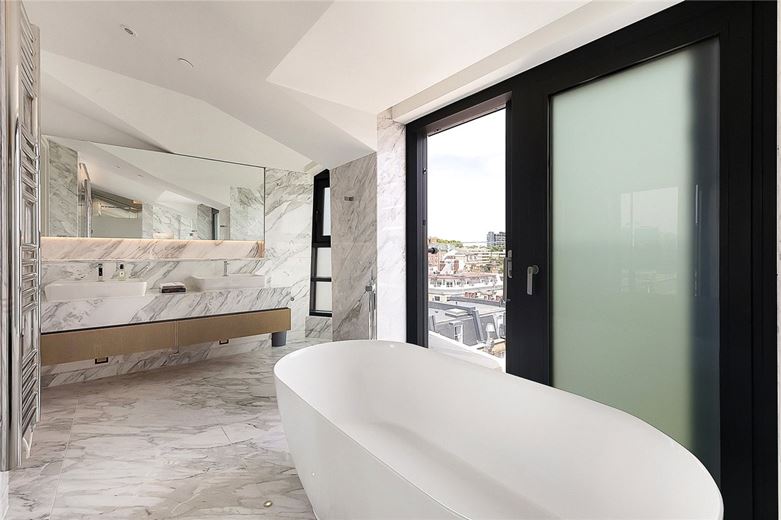 3 bedroom flat, Kensington Gardens Square, Bayswater W2 - Available