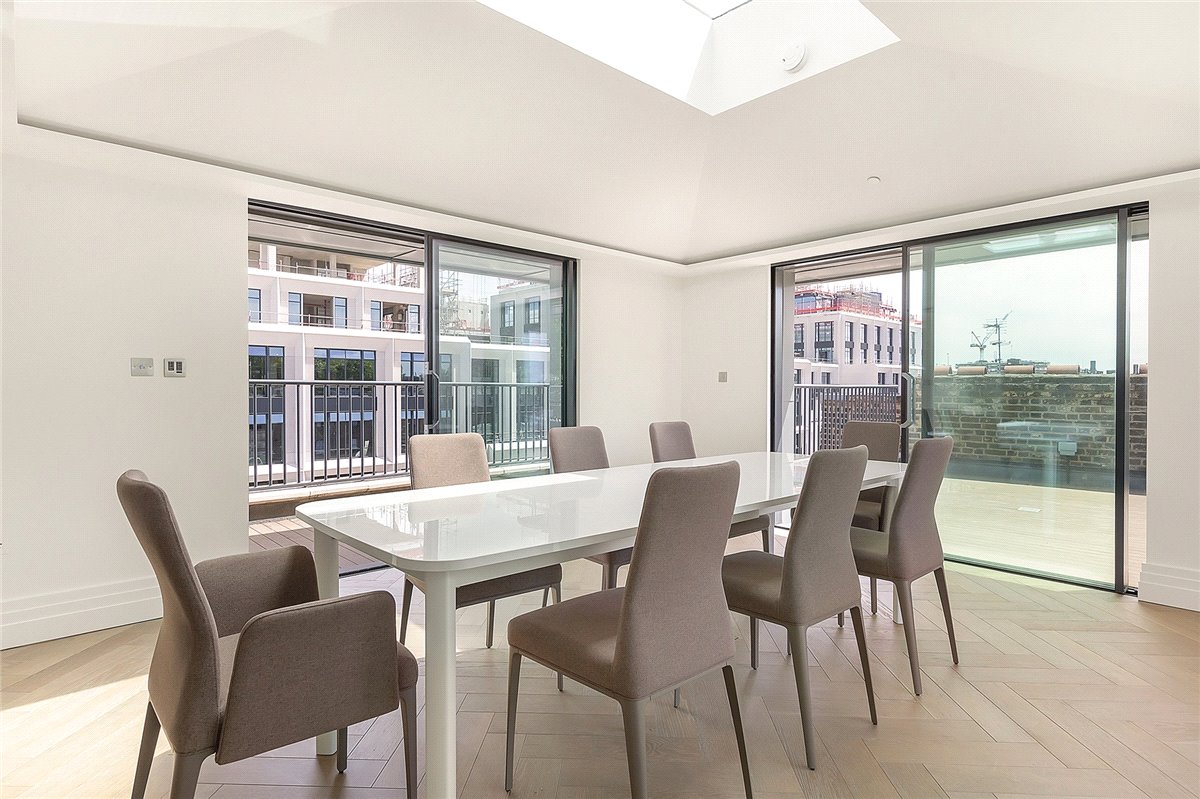 3 bedroom flat, Kensington Gardens Square, Bayswater W2 - Available