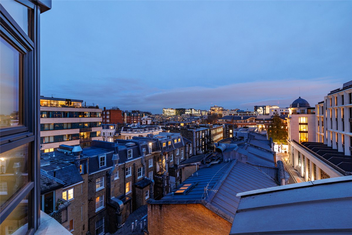 3 bedroom flat, Kensington Gardens Square, Bayswater W2 - Available