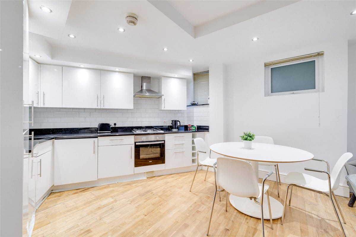 1 bedroom flat, Cremorne Road, Chelsea SW10 - Available