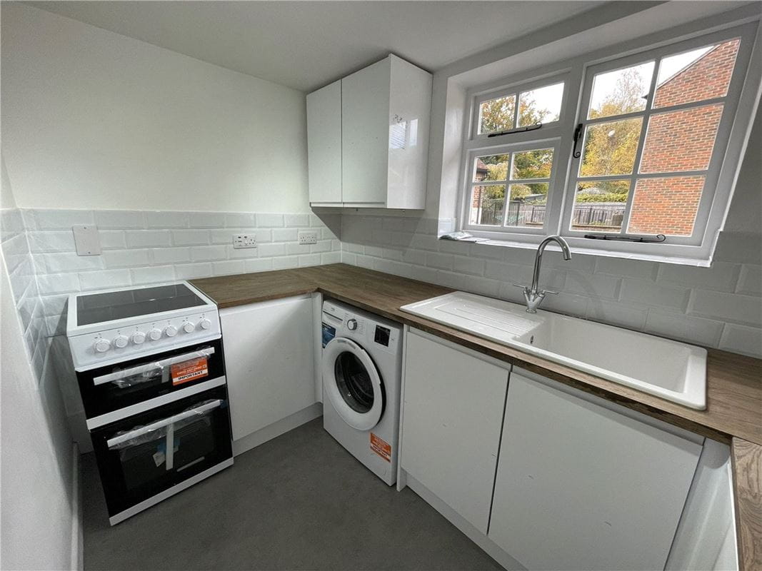 1 bedroom flat, High Street, Marlborough SN8 - Let Agreed