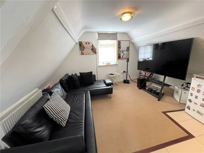 1 bedroom flat, High Street, Marlborough SN8