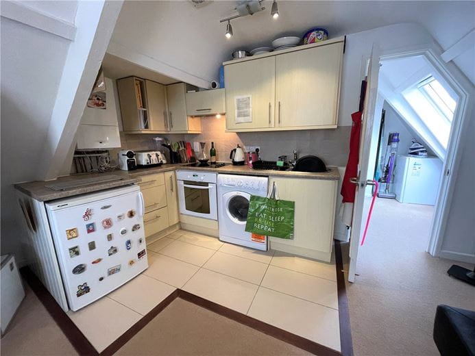 1 bedroom flat, High Street, Marlborough SN8