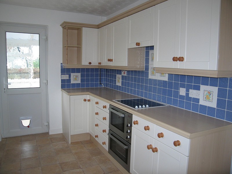 3 bedroom house, Squires Hill Close, Woodshaw SN4 - Let Agreed