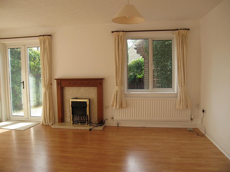 3 bedroom house, Squires Hill Close, Woodshaw SN4 - Let Agreed