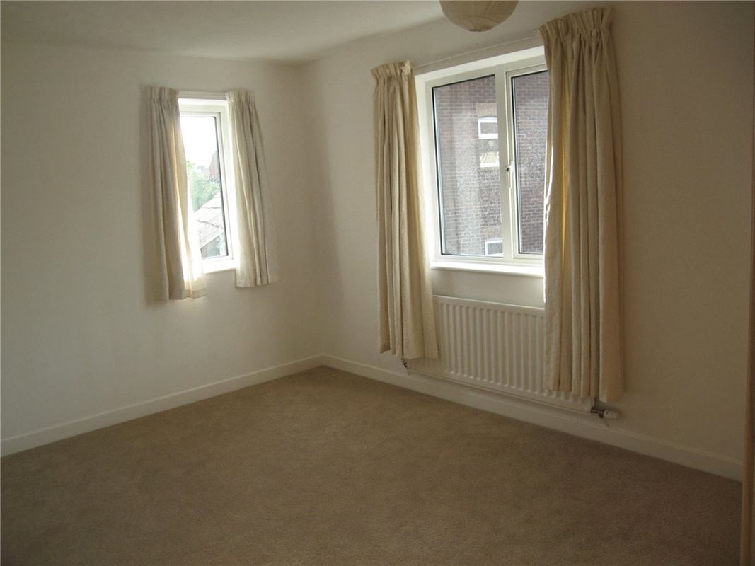 3 bedroom house, Squires Hill Close, Woodshaw SN4 - Let Agreed