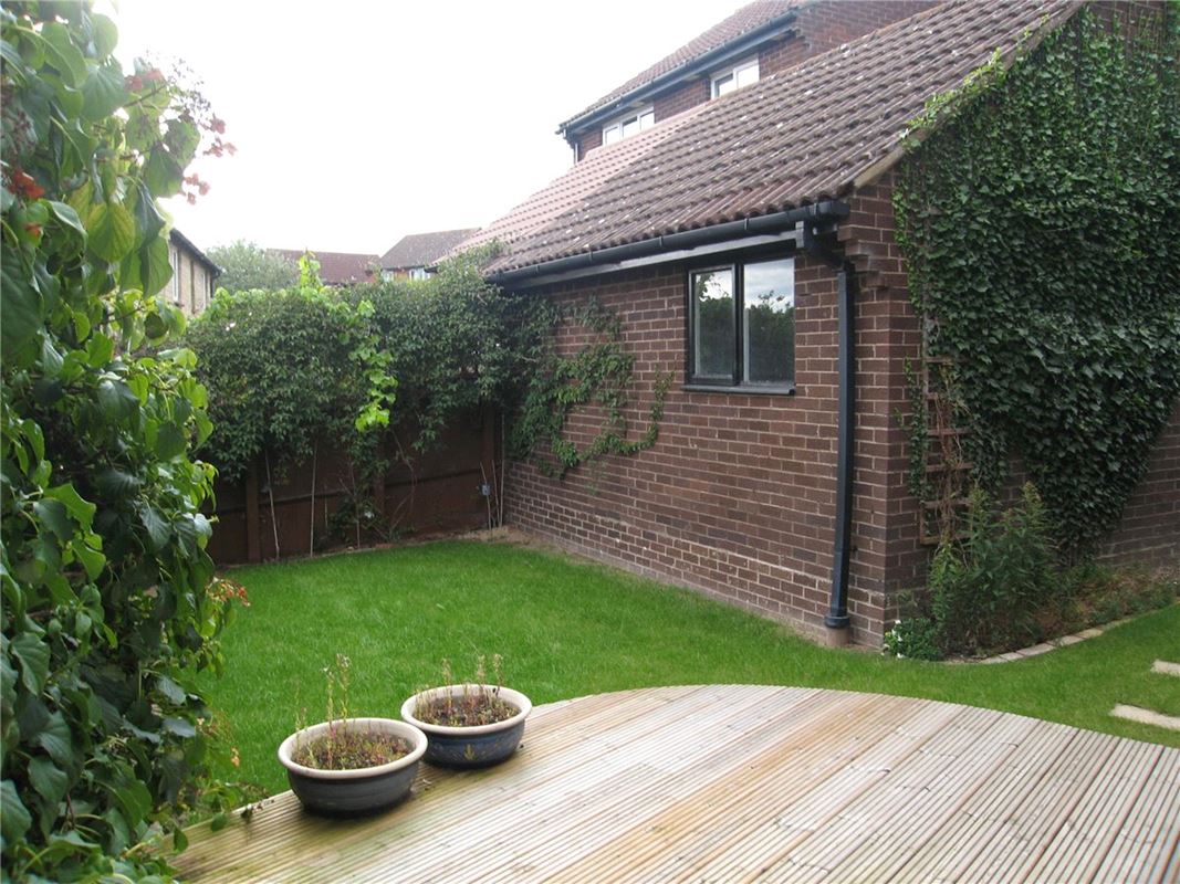 3 bedroom house, Squires Hill Close, Woodshaw SN4 - Let Agreed