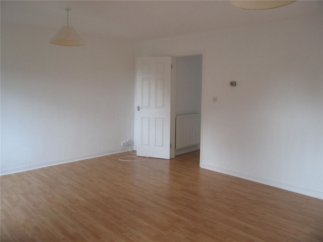 3 bedroom house, Squires Hill Close, Woodshaw SN4 - Let Agreed