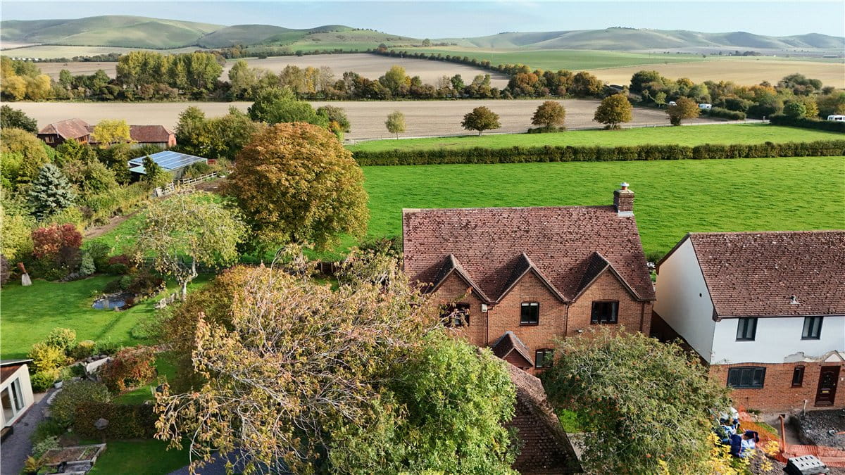 4 bedroom house, Matthews Close, All Cannings SN10 - Available