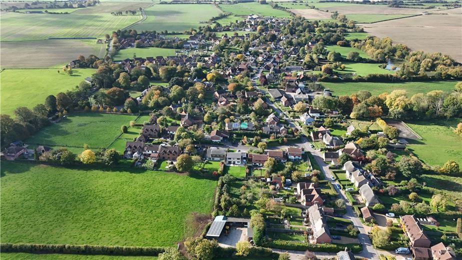 4 bedroom house, Matthews Close, All Cannings SN10 - Available