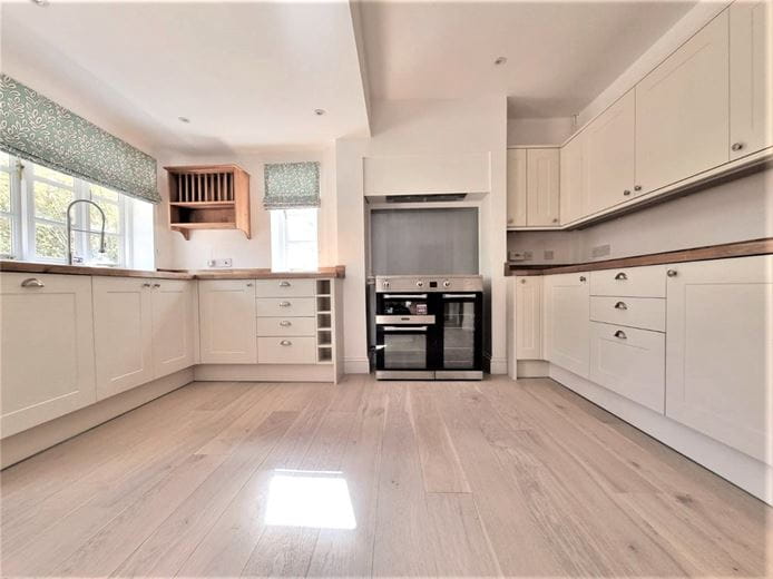 3 bedroom cottage, Harding Farm Cottages, Great Bedwyn SN8 - Available