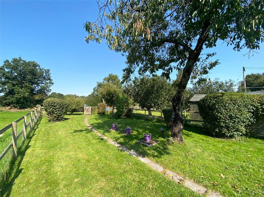 3 bedroom cottage, New Cottages, Redenham SP11 - Let Agreed