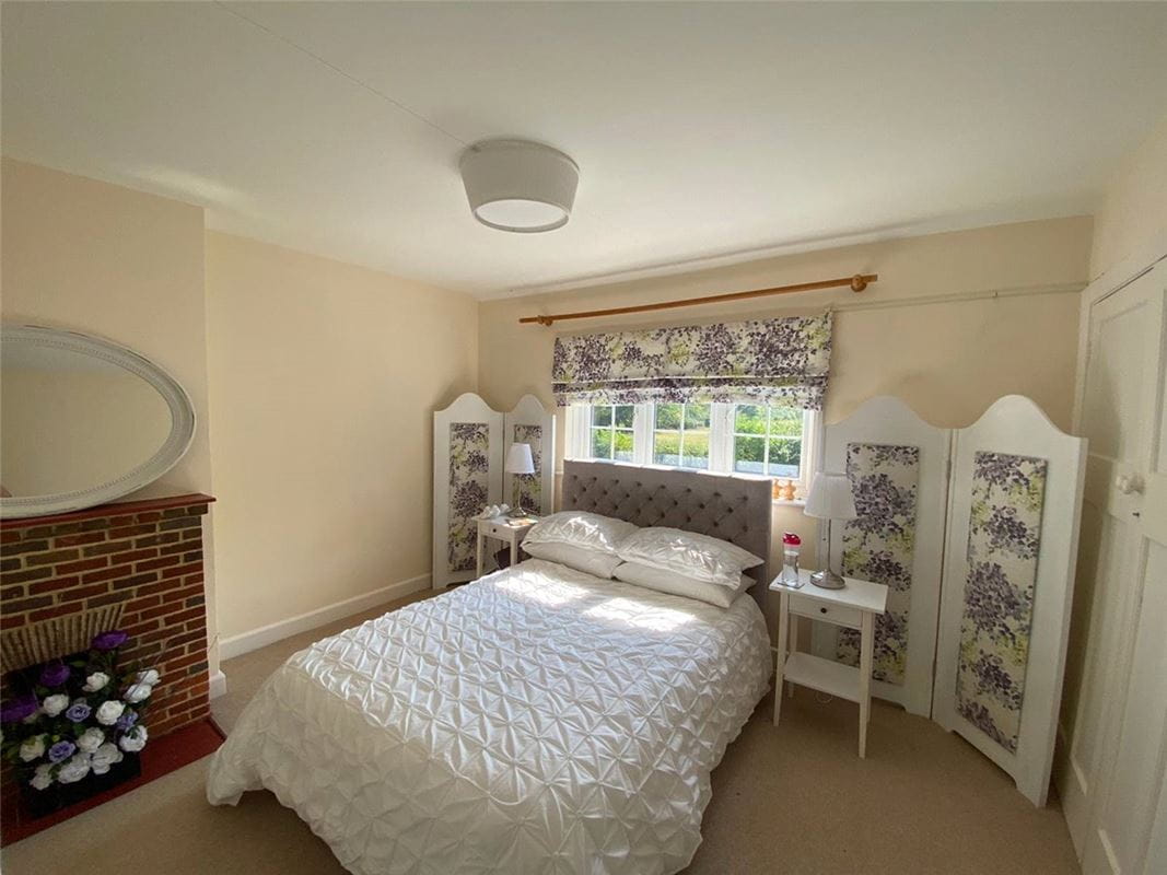 3 bedroom cottage, New Cottages, Redenham SP11 - Let Agreed