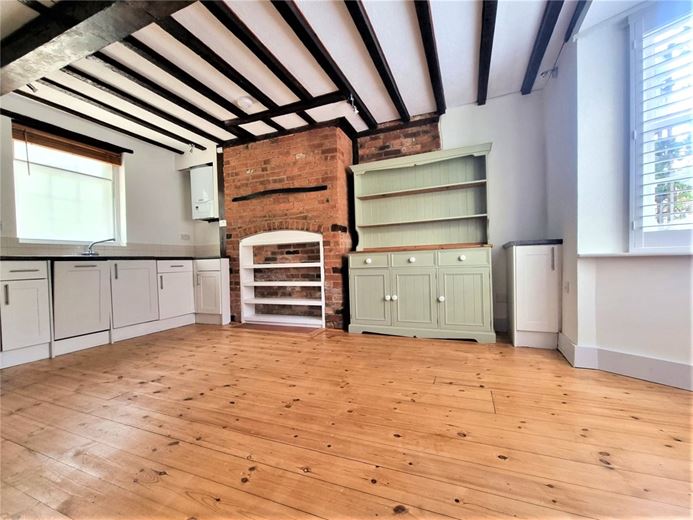 2 bedroom cottage, Angel Yard, High Street SN8 - Let Agreed