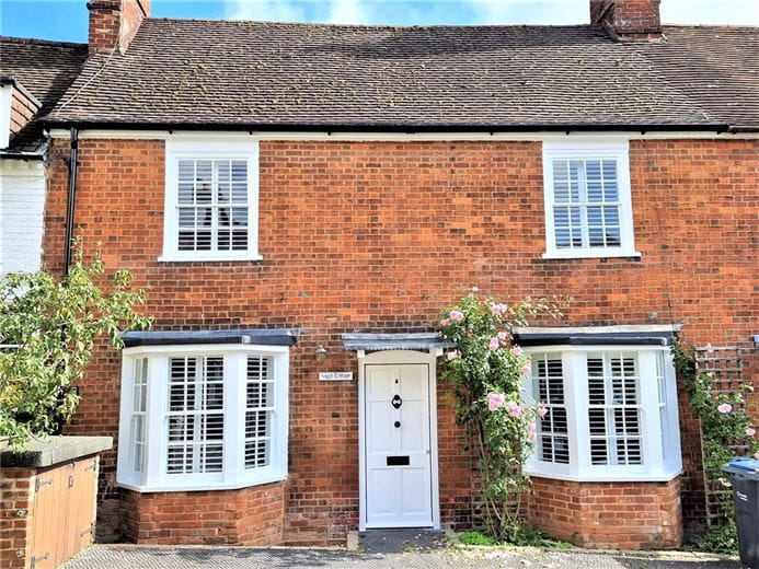 2 bedroom cottage, Angel Yard, High Street SN8 - Let Agreed