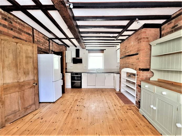 2 bedroom cottage, Angel Yard, High Street SN8 - Let Agreed