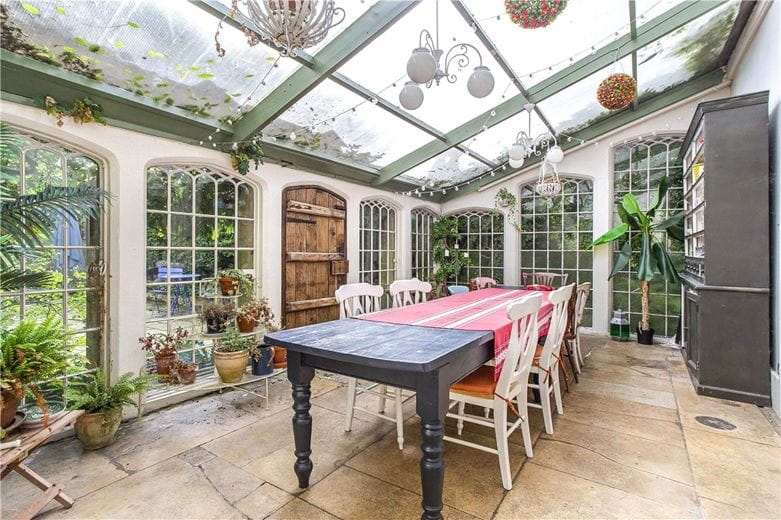 8 bedroom house, Castlefields, Calne SN11 - Available