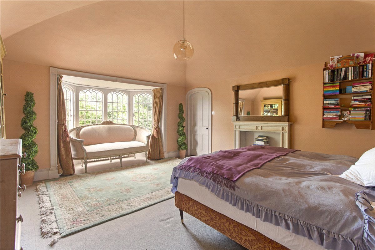 8 bedroom house, Castlefields, Calne SN11 - Available