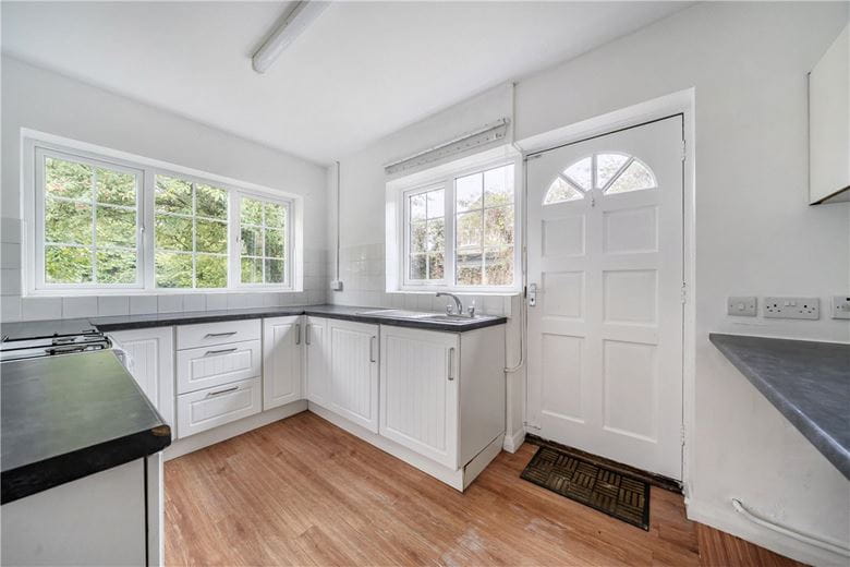 2 bedroom bungalow, Aldbourne Road, Baydon SN8 - Available