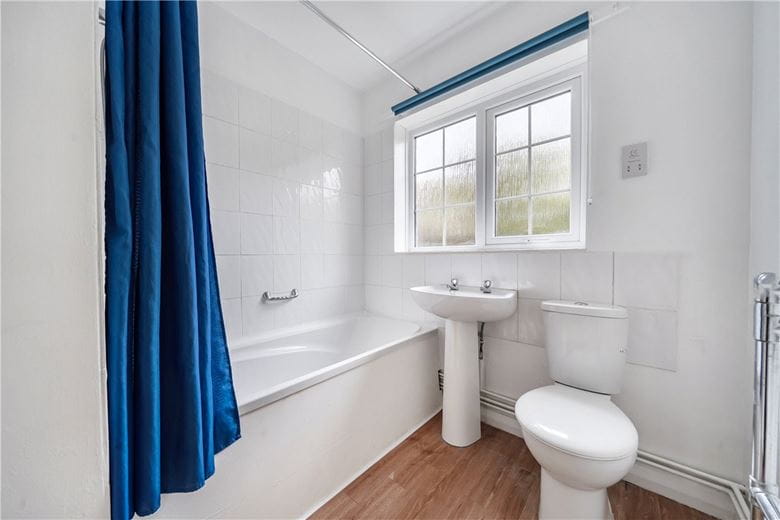 2 bedroom bungalow, Aldbourne Road, Baydon SN8 - Available