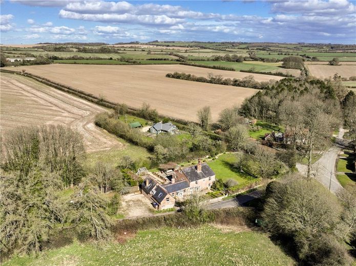 8 bedroom house, Oxenwood, Marlborough SN8 - Available