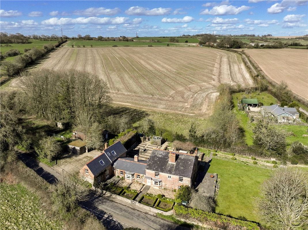 8 bedroom house, Oxenwood, Marlborough SN8 - Available