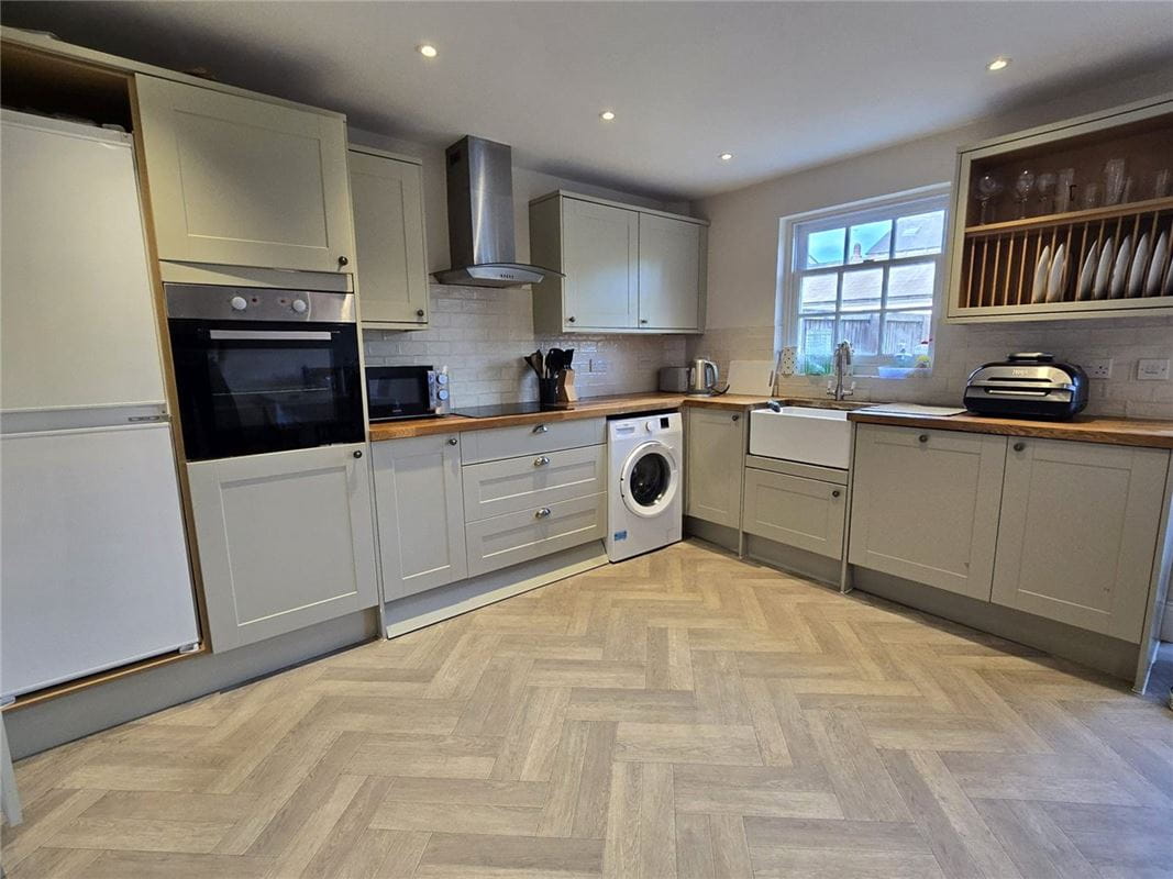 3 bedroom house, Post Office Lane, Pewsey SN9 - Available