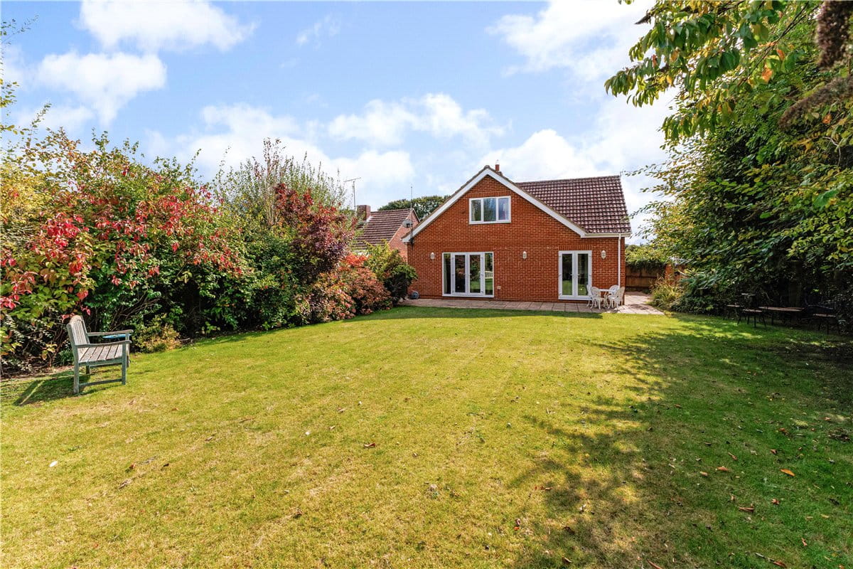 3 bedroom house, Eastsands, Burbage SN8 - Available