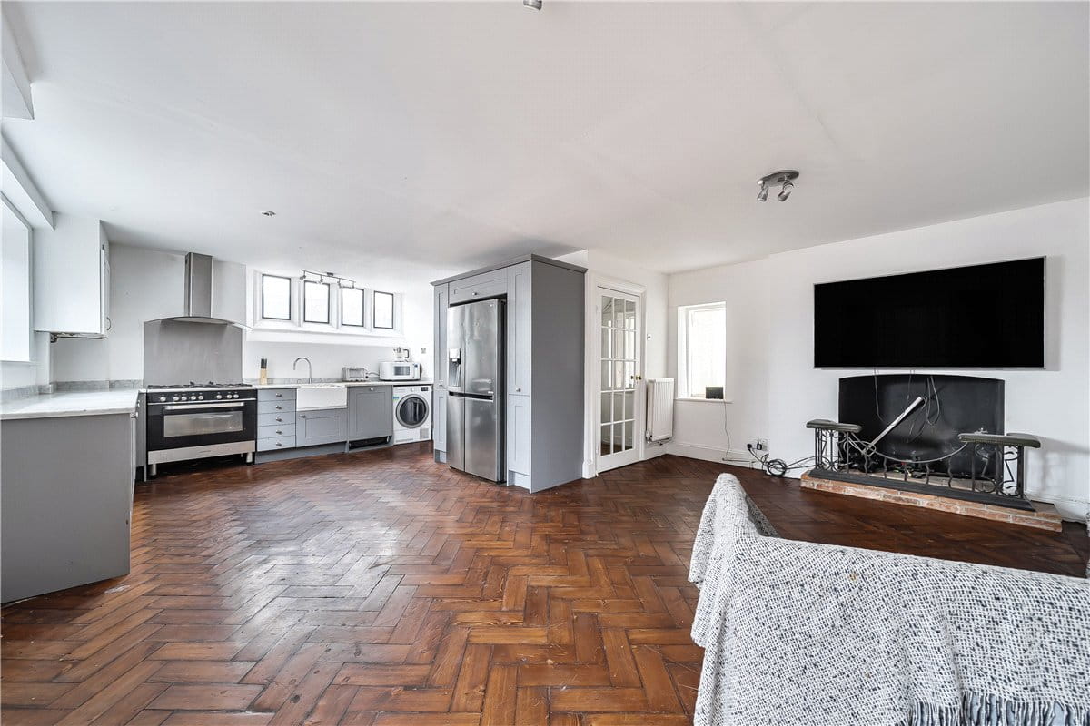 3 bedroom house, Herd Street, Marlborough SN8 - Available