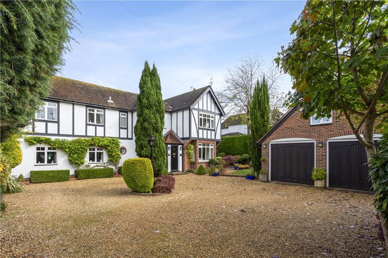 4 bedroom house, London Road, Marlborough SN8 - Available