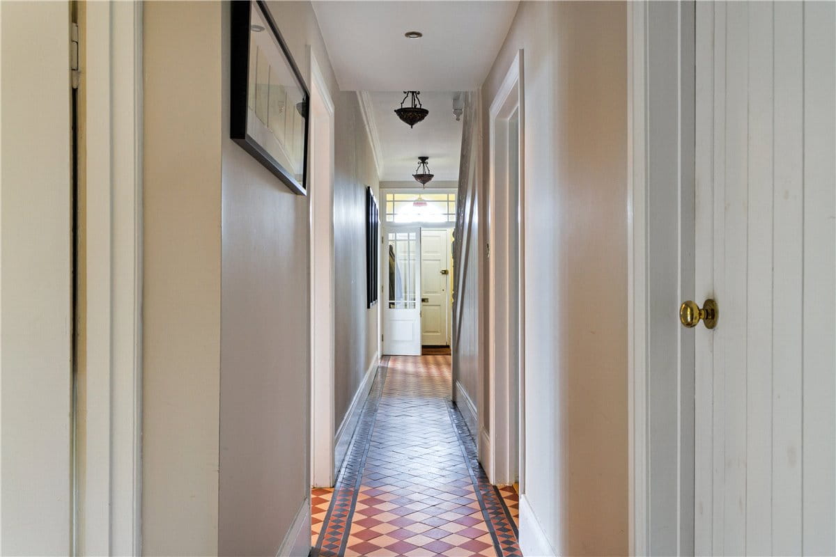 5 bedroom house, Bath Road, Marlborough SN8 - Available