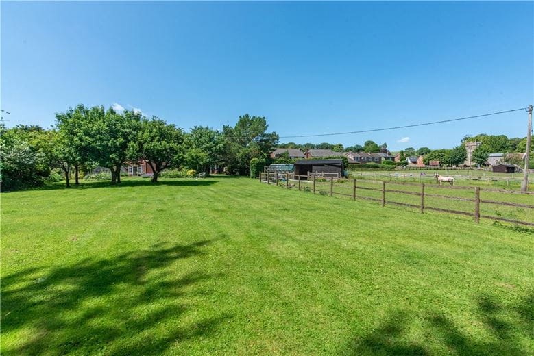 4 bedroom house, Lower Fyfield, Marlborough SN8 - Available