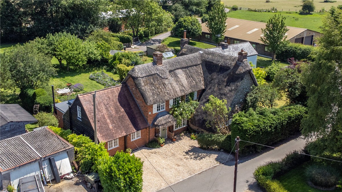 4 bedroom house, Lower Fyfield, Marlborough SN8 - Available