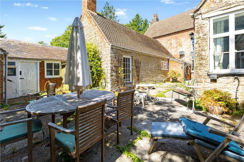 8 bedroom house, Hodson Road, Chiseldon SN4 - Available