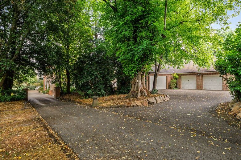 8 bedroom house, Hodson Road, Chiseldon SN4 - Available