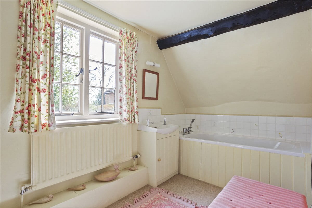 5 bedroom house, The Street, Marden SN10 - Available