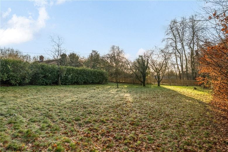 3 bedroom house, Westcourt, Burbage SN8 - Available