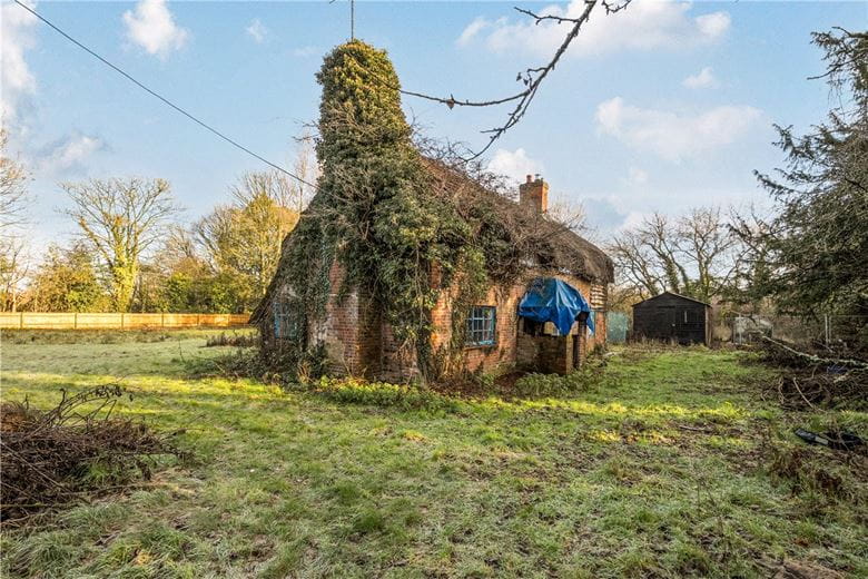 3 bedroom house, Westcourt, Burbage SN8 - Available