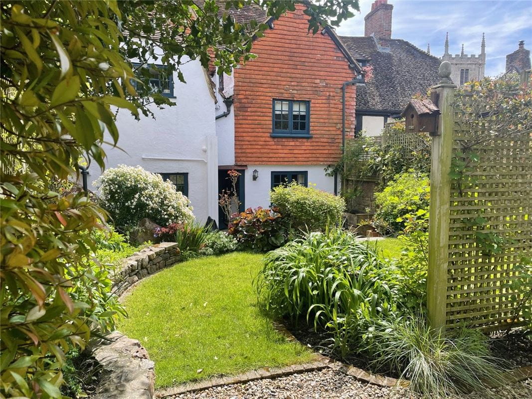 4 bedroom house, Silverless Street, Marlborough SN8 - Available