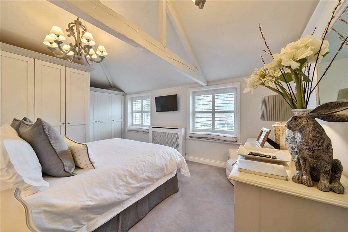 3 bedroom house, High Street, Marlborough SN8 - Available