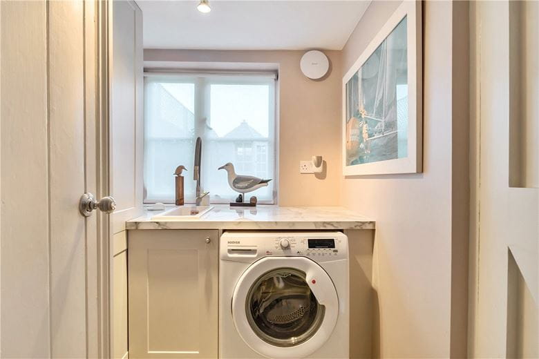 3 bedroom house, High Street, Marlborough SN8 - Available