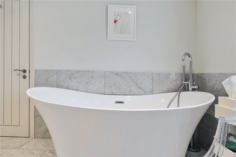 3 bedroom house, High Street, Marlborough SN8 - Available