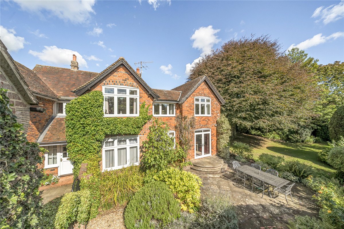 5 bedroom house, Leaze Road, Marlborough SN8 - Available
