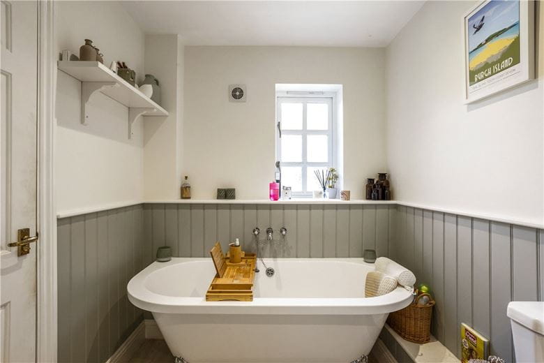 6 bedroom house, Kelham Gardens, Marlborough SN8 - Available